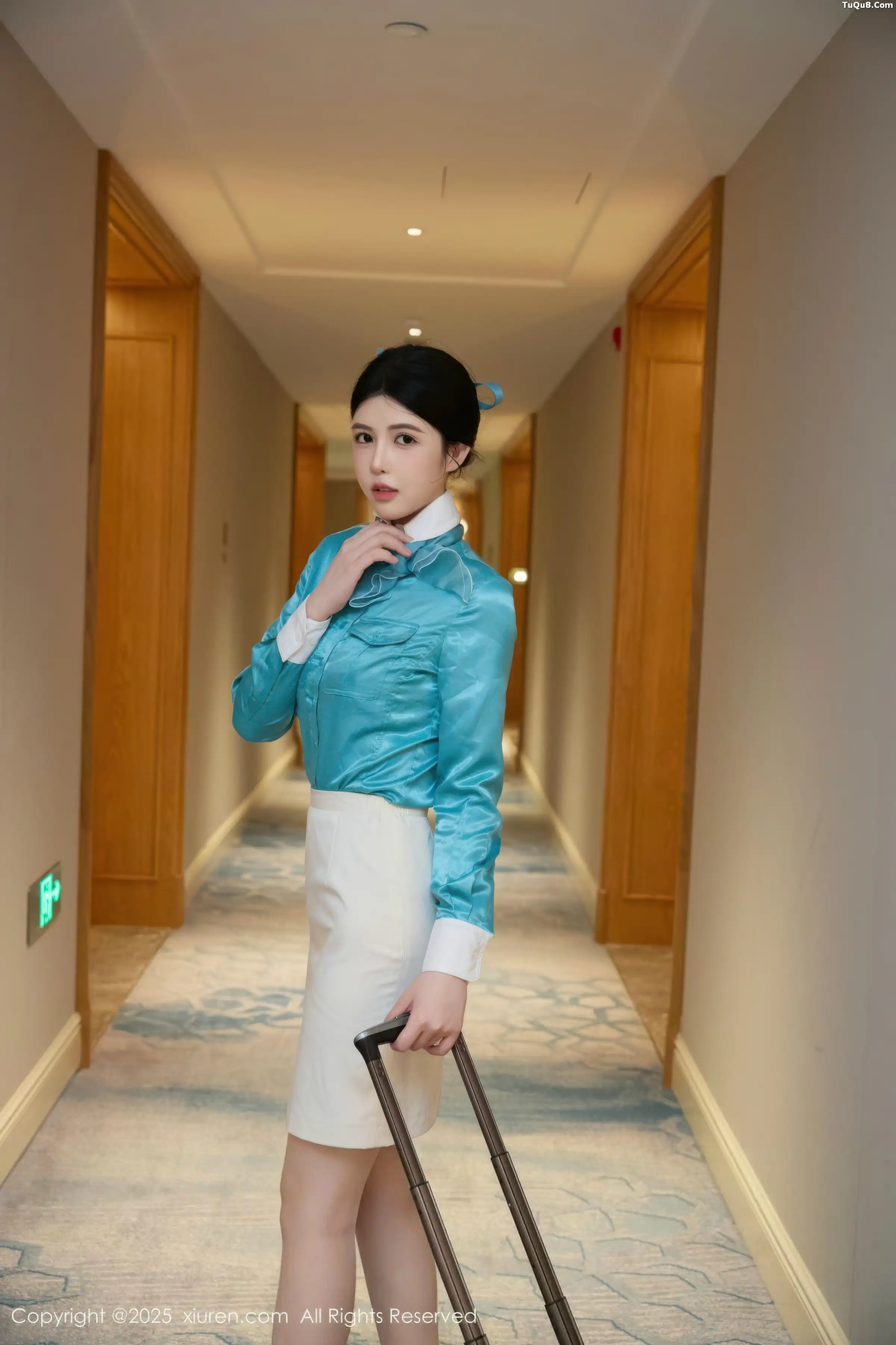 方蕾蕾性感空姐制服露白色内衣配开档肉丝秀凹凸身材绝美写真77P 2
