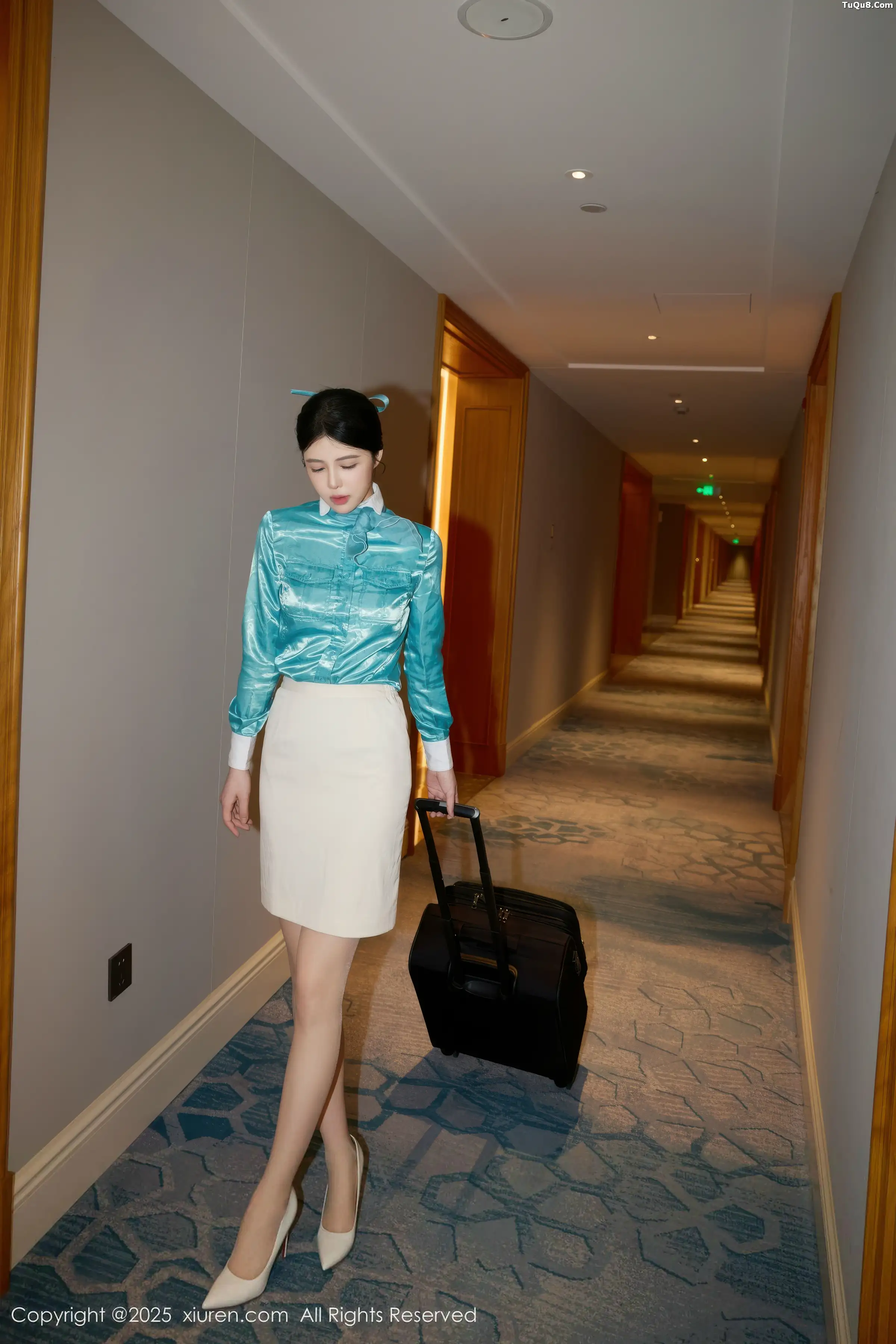方蕾蕾性感空姐制服露白色内衣配开档肉丝秀凹凸身材绝美写真77P 7