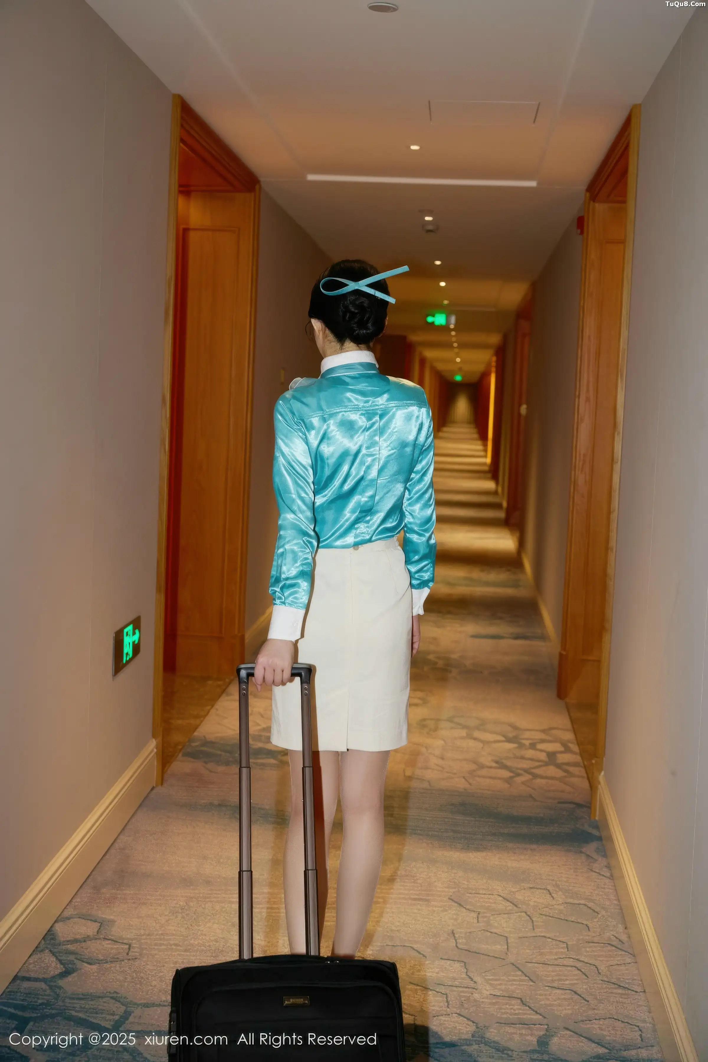 方蕾蕾性感空姐制服露白色内衣配开档肉丝秀凹凸身材绝美写真77P 9