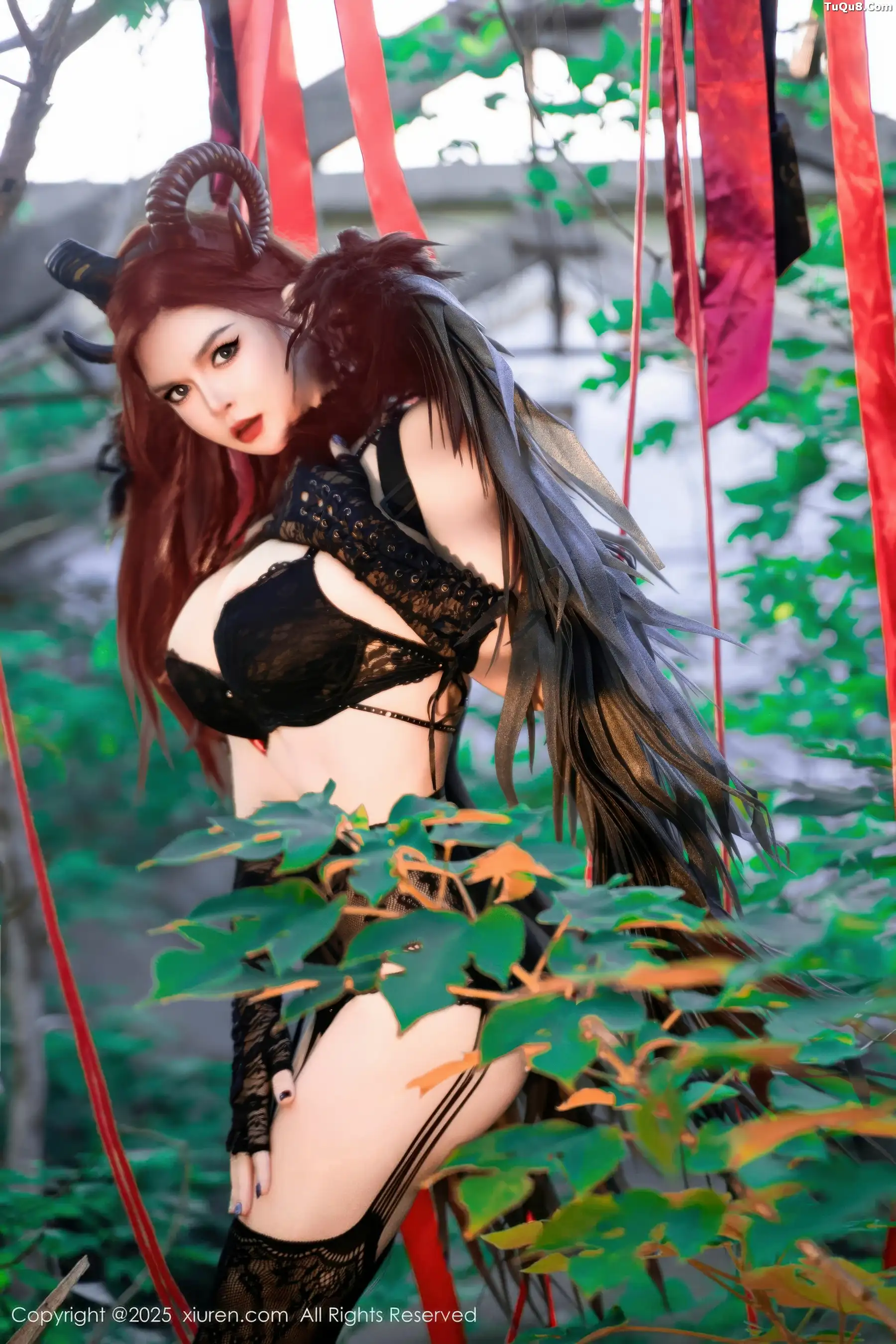 伊丽莎有点白性感黑色蕾丝内衣配黑丝吊袜秀惹火身材绝美写真62P